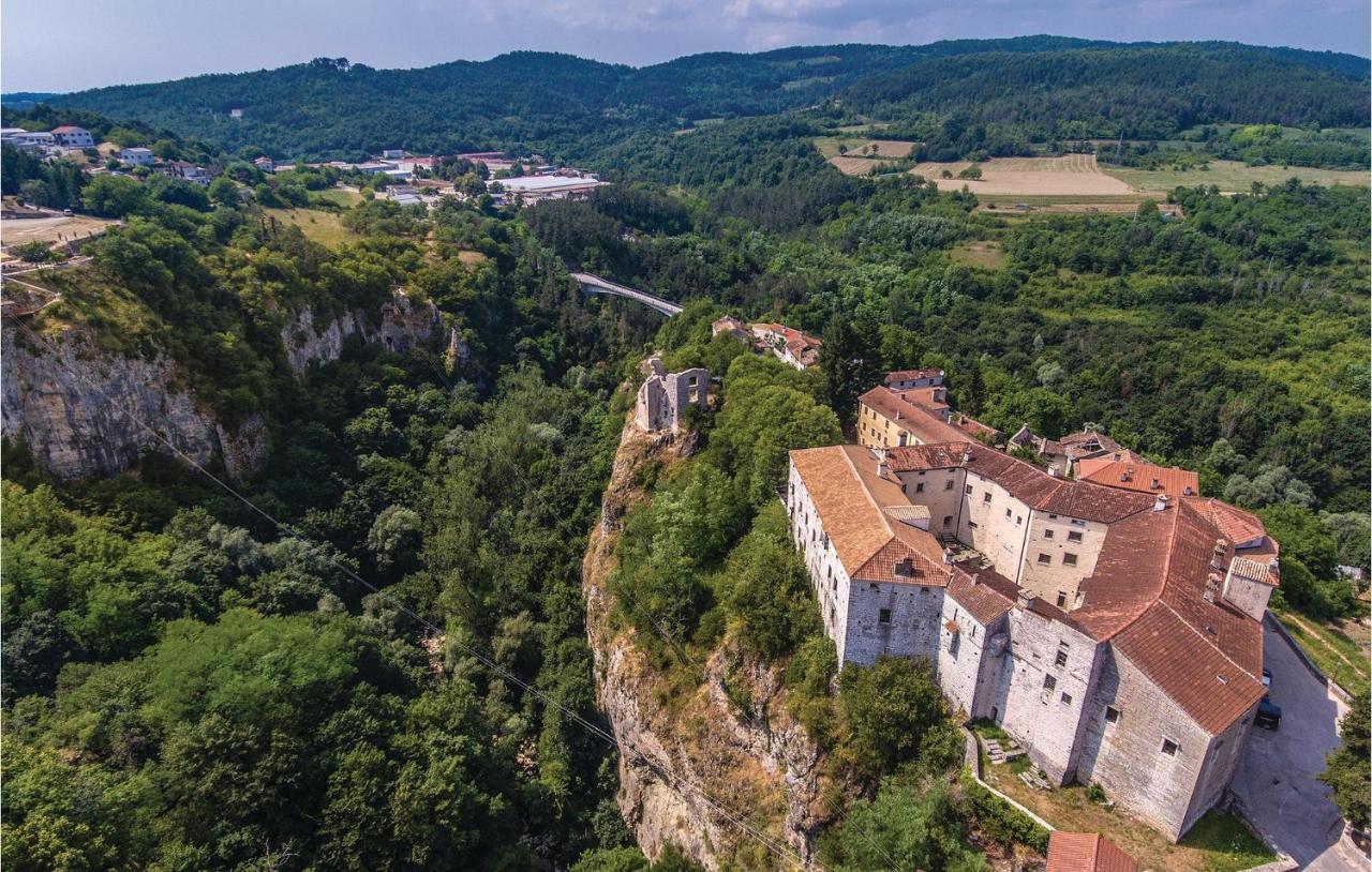 Cozy Home In Pazin With House A Panoramic View Buitenkant foto